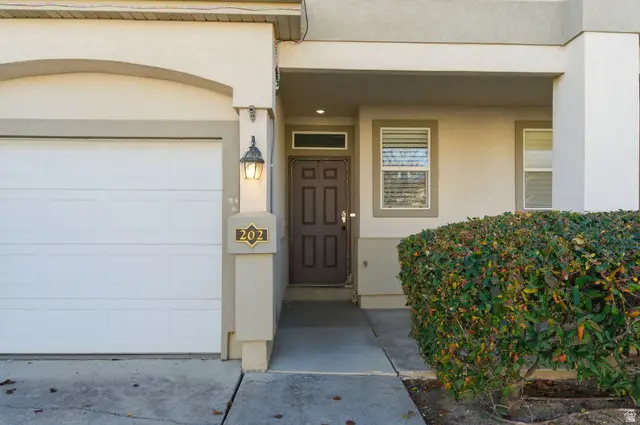 202 E Alpine Trail Dr S, Draper, UT 84020 - Image #2