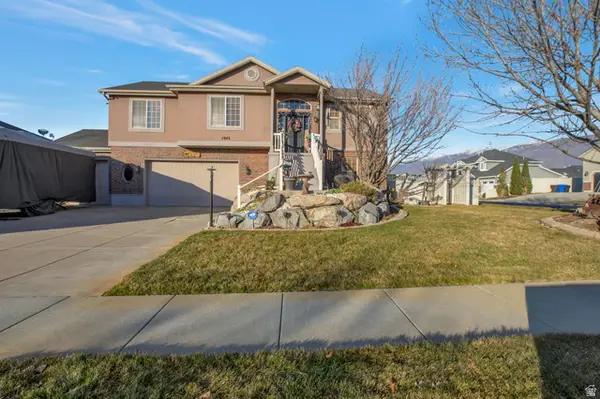 1924 W Silver Spur Way N, Farmington, UT 84025