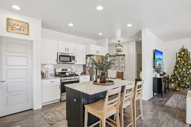 1772 S Haven Pkwy, West Haven, UT 84401 - #2