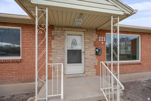 221 W Olympus Cir, Midvale, UT 84047 - Image #2