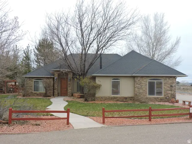 931 S Hillside Dr, Kanab, UT 84741 - Image #1