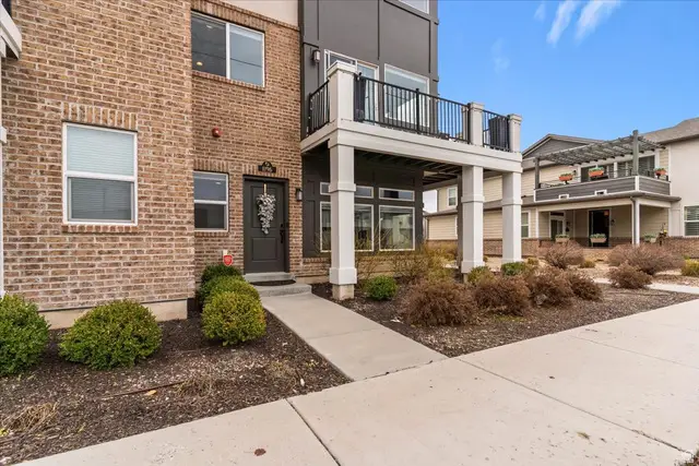 1196 W Clark Ln, Farmington, UT 84025 - Image #3