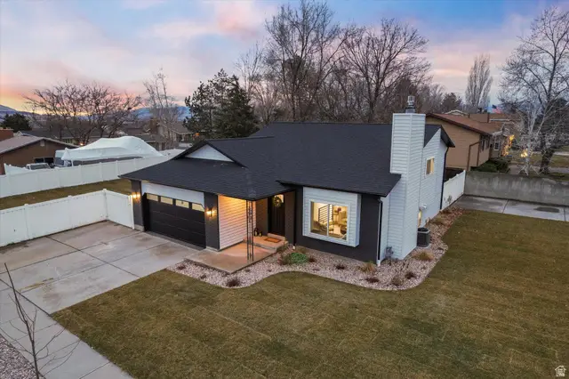 11446 S Sandy Creek Dr E, Sandy, UT 84094 - Image #2