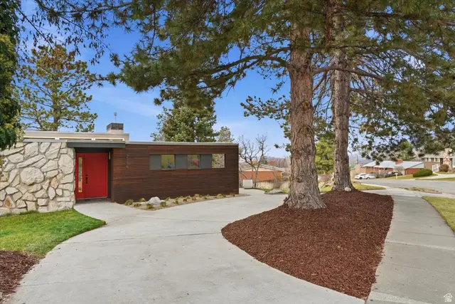 2136 Elaine Dr, Bountiful, UT 84010 - Image #2