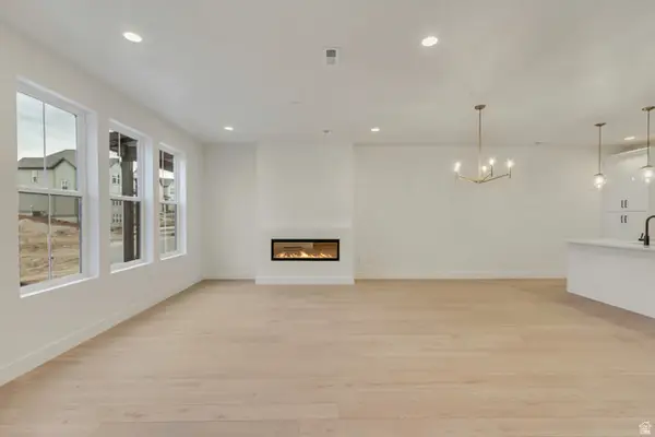 6996 W Hidden Hills Way #182, West Jordan, UT 84081