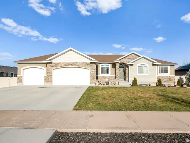 579 E Coach Ln S, Grantsville, UT 84029 - Image #1