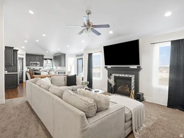 579 E Coach Ln S, Grantsville, UT 84029 - Image #2