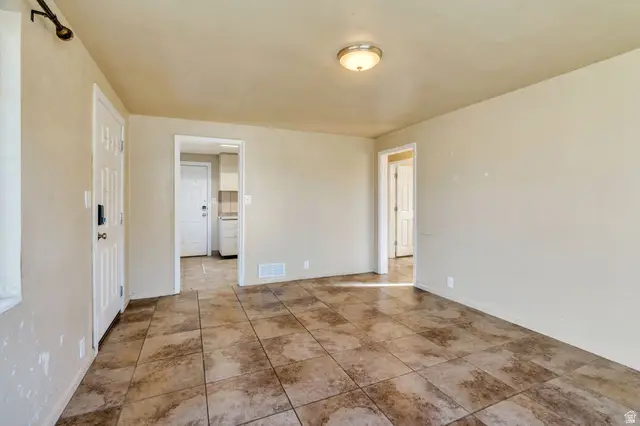 240 Grove Dr, Pleasant Grove, UT 84062 - Image #3