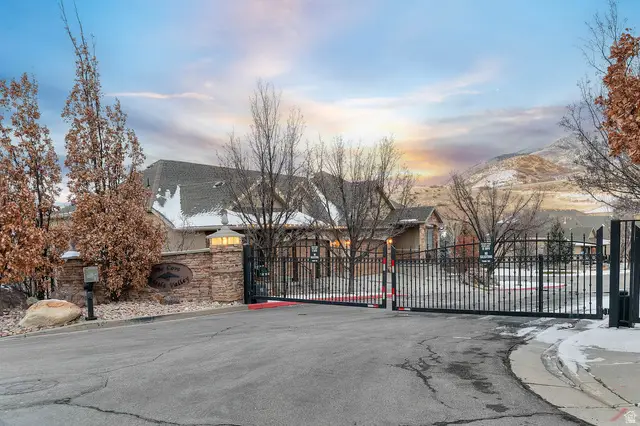 1370 E Meadow Valley Dr #24, Draper, UT 84020 - Image #3