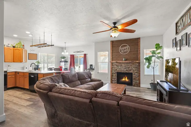 302 E Interlochen Ln N, Stansbury Park, UT 84074 - Image #3