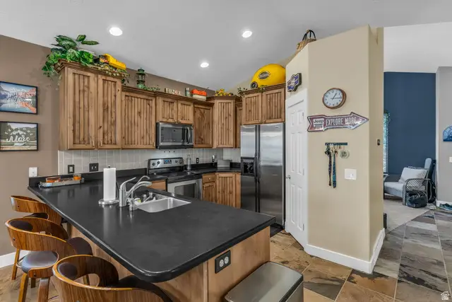 102 E Manilla Dr, Draper, UT 84020 - Image #3