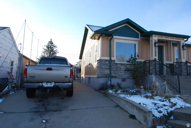 137 Country Club Dr Dr, South Ogden, UT 84405 - Image #2