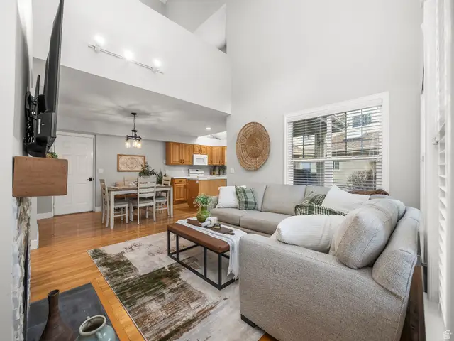 588 E Briarsprings Cir, Midvale, UT 84047 - Image #3