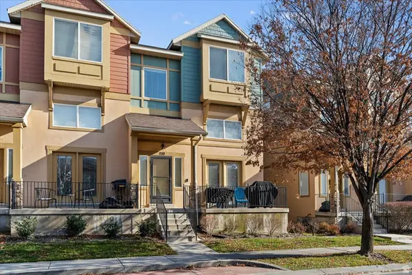 810 N Farmington Xing, Farmington, UT 84025