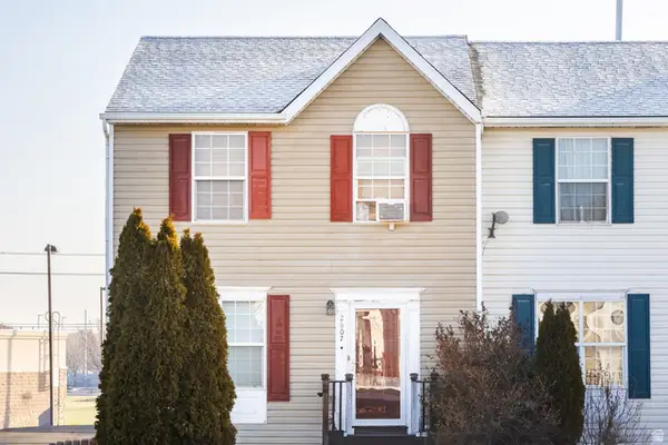 2807 S Archmore Ct W, West Valley City, UT 84128