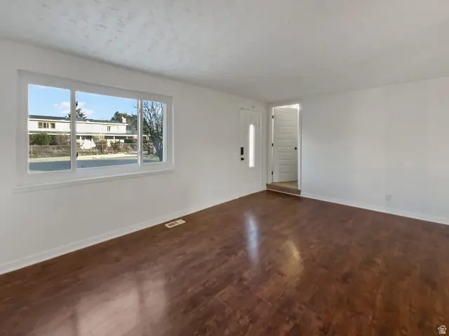 880 E Casa Negra Ave, Midvale, UT 84047 - Image #3