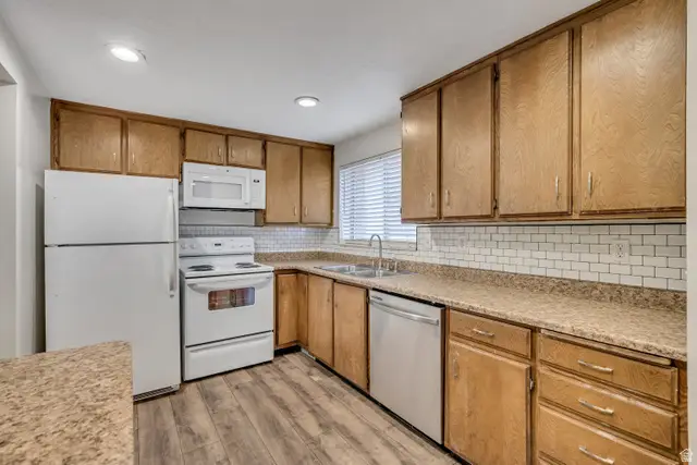 8136 S Cottonwood Cir, Sandy, UT 84094 - Image #2