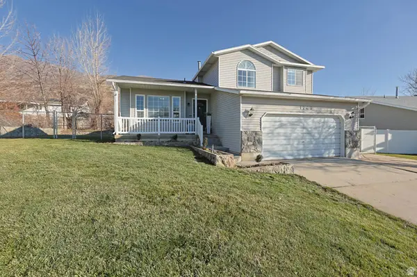 1243 S Cannon Dr E, Farmington, UT 84025