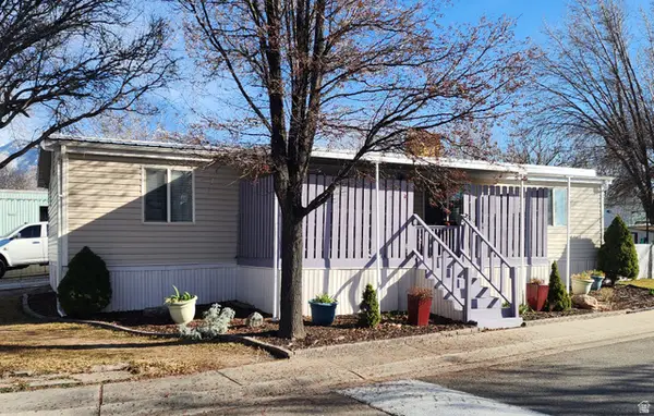 244 E Crescent Park Way #206, Sandy, UT 84070