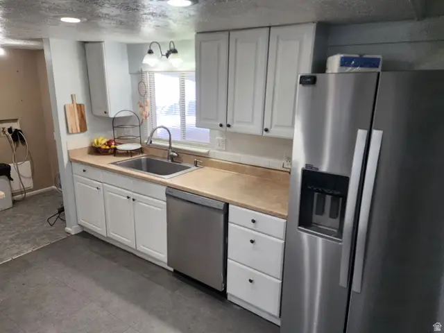 244 E Crescent Park Way #206, Sandy, UT 84070 - Image #3