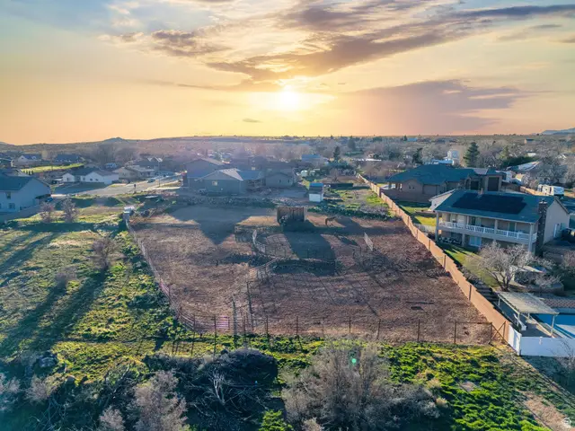 210 W Peachtree Dr, Toquerville, UT 84774 - #3