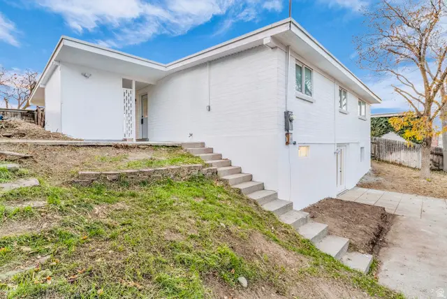 941 E Carnation Dr, Sandy, UT 84094 - Image #2