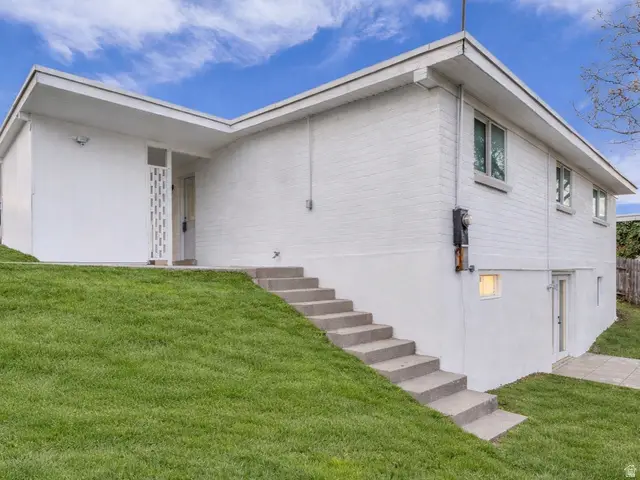 941 E Carnation Dr, Sandy, UT 84094 - Image #3