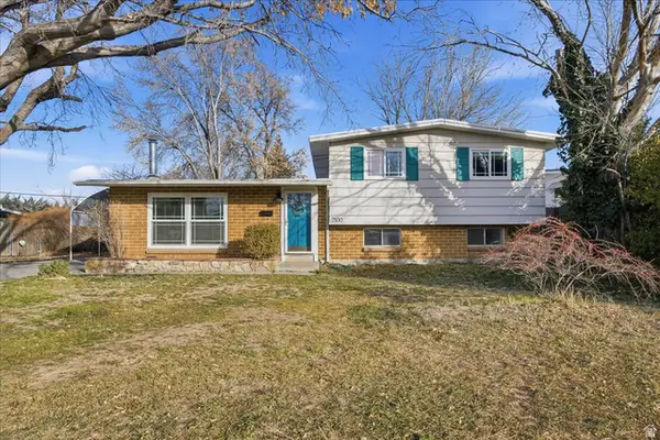 2100 W Theckston Rd, Taylorsville, UT 84129