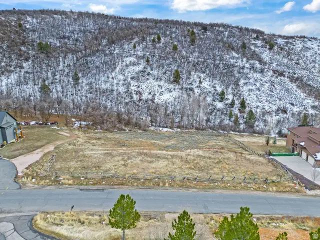 9521 Kelley Dr, Huntsville, UT 84317 - Image #2