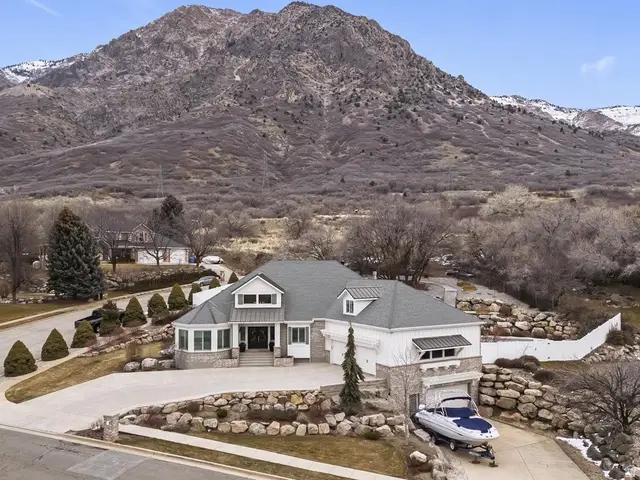 4496 Cottonwood Dr, Pleasant View, UT 84414 - Image #1