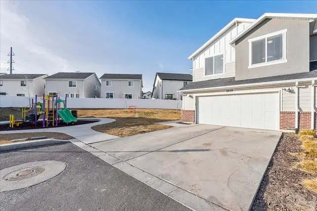 4252 W Anasazi Park Ct, Riverton, UT 84096 - Image #2