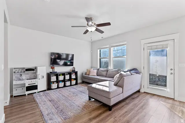 1540 E Primrose Ln, Layton, UT 84040 - Image #3