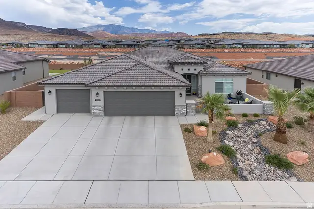 2046 N Vista Dr, Washington, UT 84780 - #3