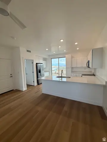 1336 E Lone Rock View Dr, Big Water, UT 84741