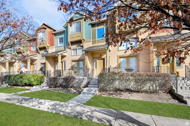 864 N Farmington Xing W, Farmington, UT 84025 - Image #2