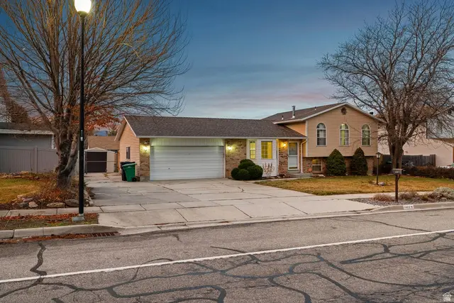 1602 E Sego Lily Dr, Sandy, UT 84092 - Image #2