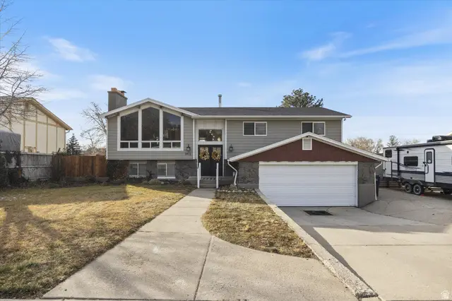 9472 S Fox Hunt Dr, Sandy, UT 84092 - Image #2