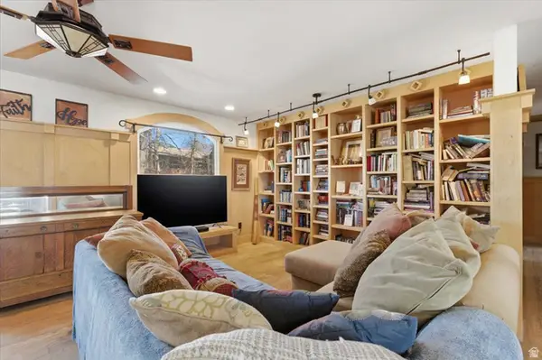 1133 E Wright Way, Sandy, UT 84094