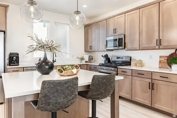 11082 S Lake Run Rd W, South Jordan, UT 84009