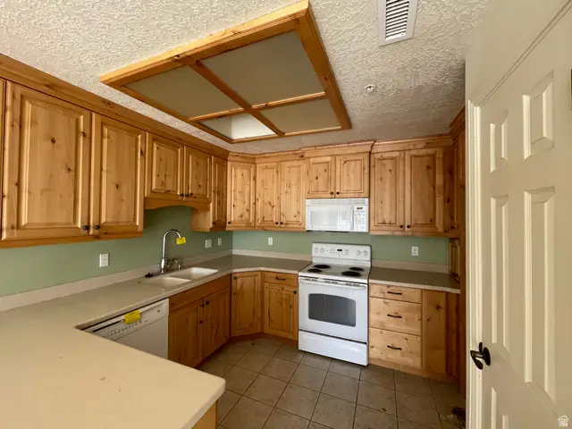 11085 S Grape Arbor Pl E #102, Sandy, UT 84070 - Image #2