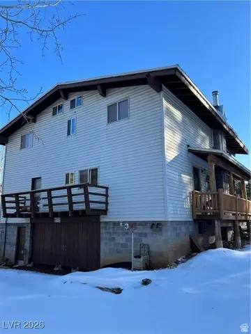 1330 W Strawberry Point Rd, Duck Creek Village, UT 84762 - #2