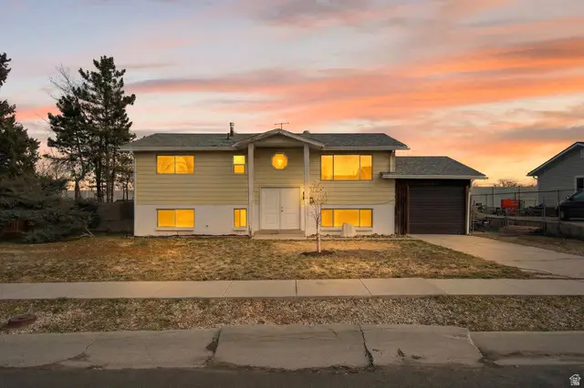 4905 S Southridge Dr W, Taylorsville, UT 84129 - Image #2