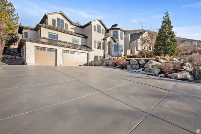 10043 S Stonewall Ct, Sandy, UT 84092 - Image #2