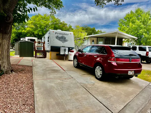 1150 W Red Hills Pkwy #32, Washington, UT 84780