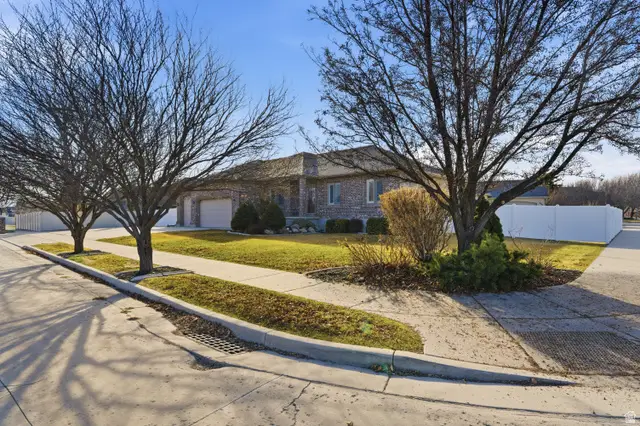 10938 S Lucas Ln W, South Jordan, UT 84095 - Image #2