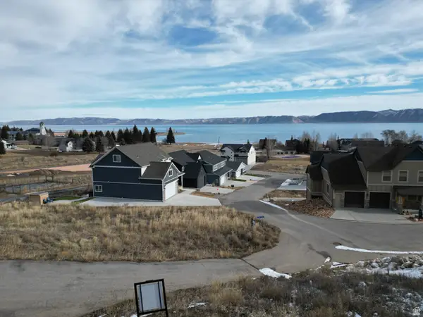 697 N Lochwood Dr, Garden City, UT 84028