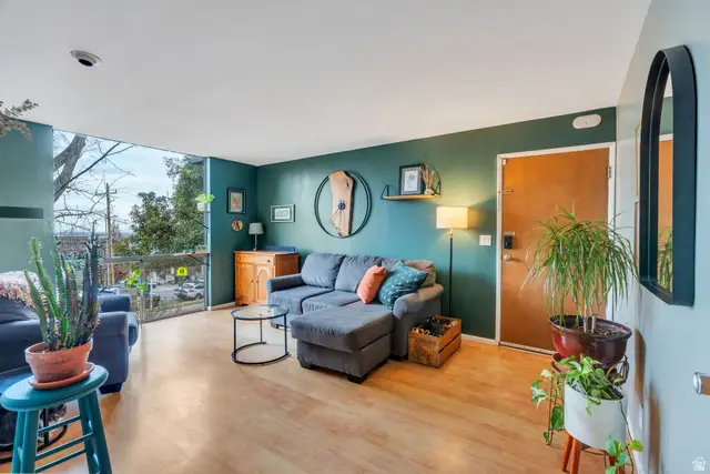 438 N Center St W #201, Salt Lake City, UT 84103 - #3