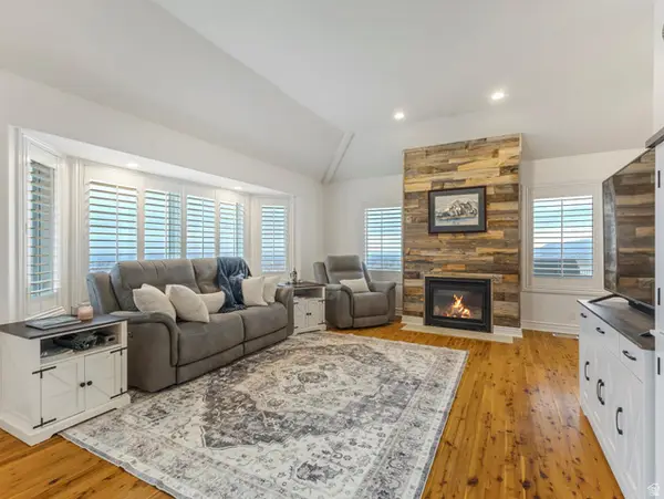 2522 S Scenic Dr E, Salt Lake City, UT 84109