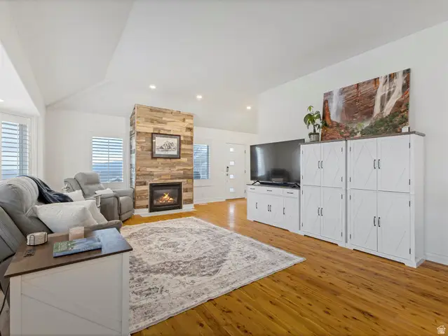 2522 S Scenic Dr E, Salt Lake City, UT 84109 - #3