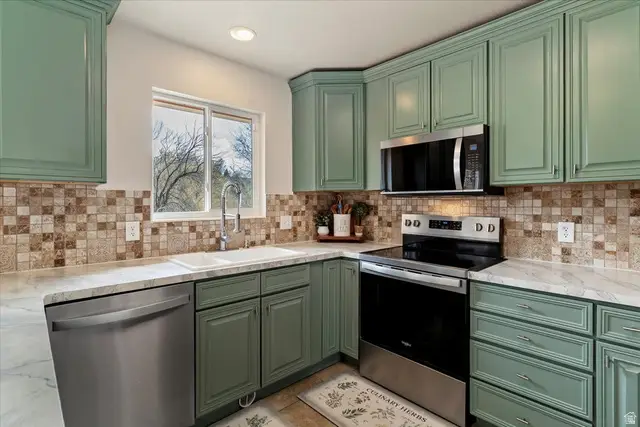 1476 E Kayscreek Dr, Layton, UT 84040 - #3